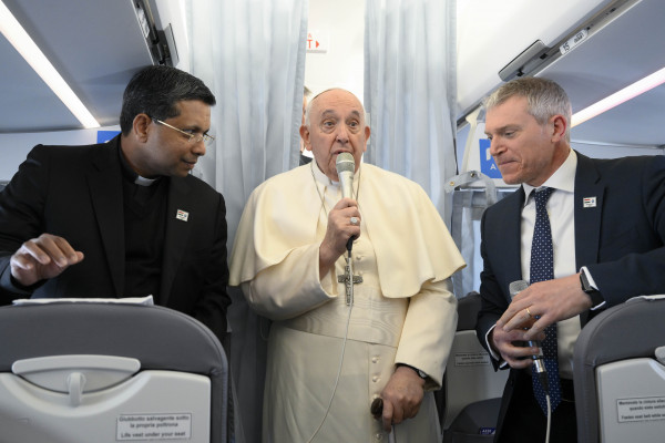 Frančišek novinarjem: »Obtožbe Wojtyłe so neumnost!«